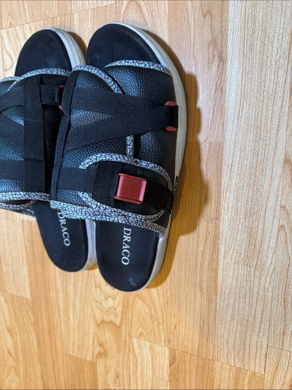 Draco men’s slide